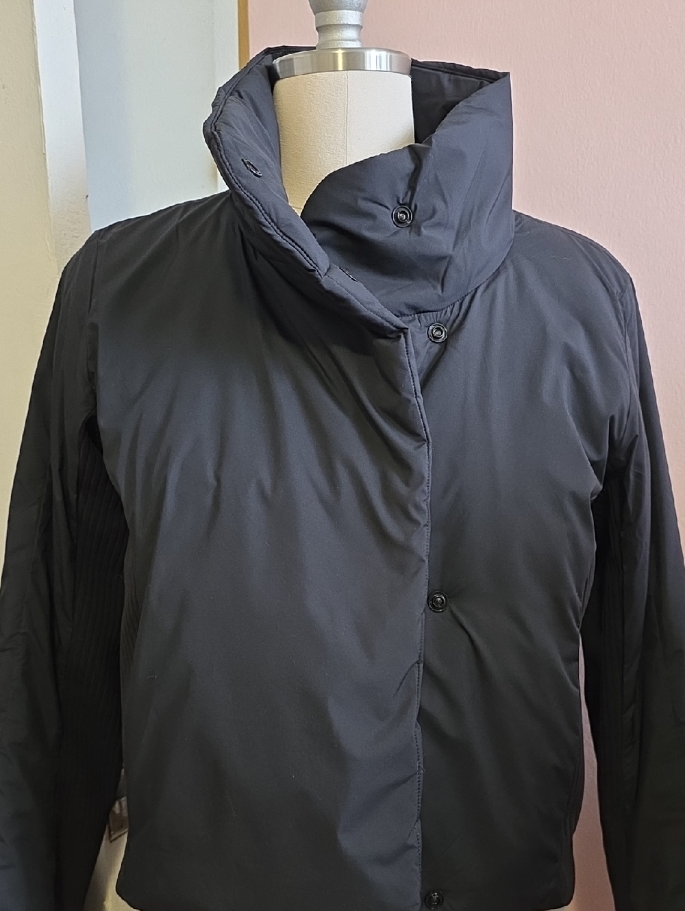 lululemon athletica Black City SLICKER Jacket Size 6 (Small)